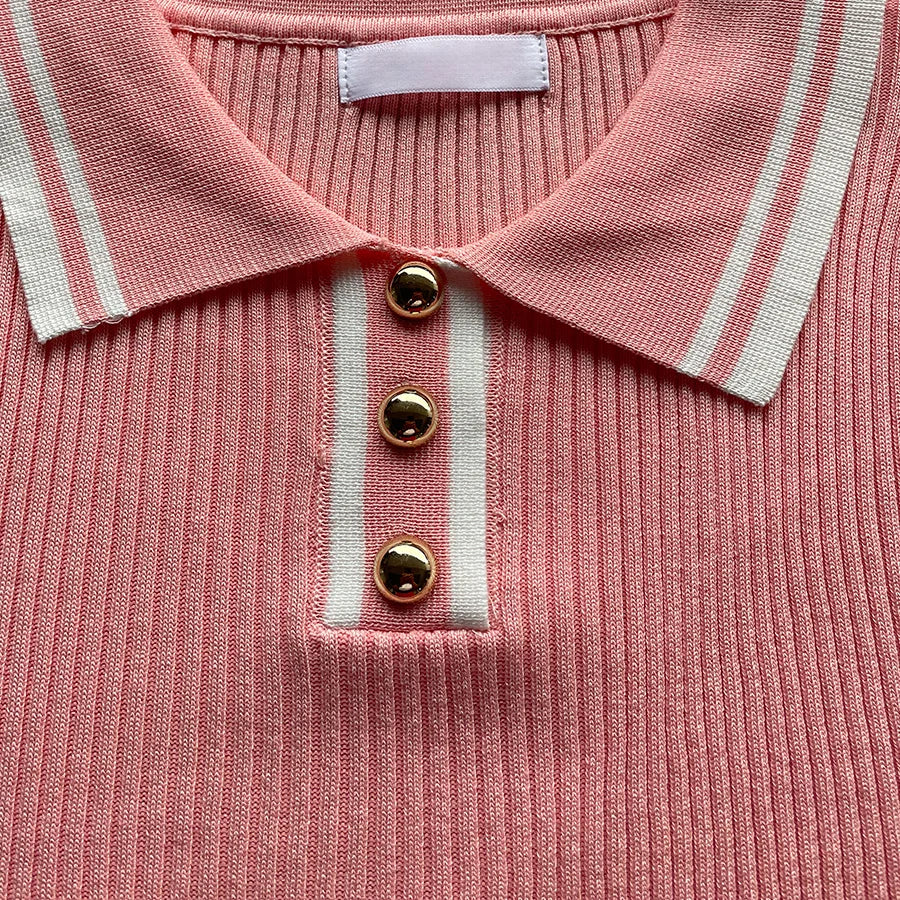 Blusa Polo de Punto Acanalado con Detalles en Contraste y Botones Dorados