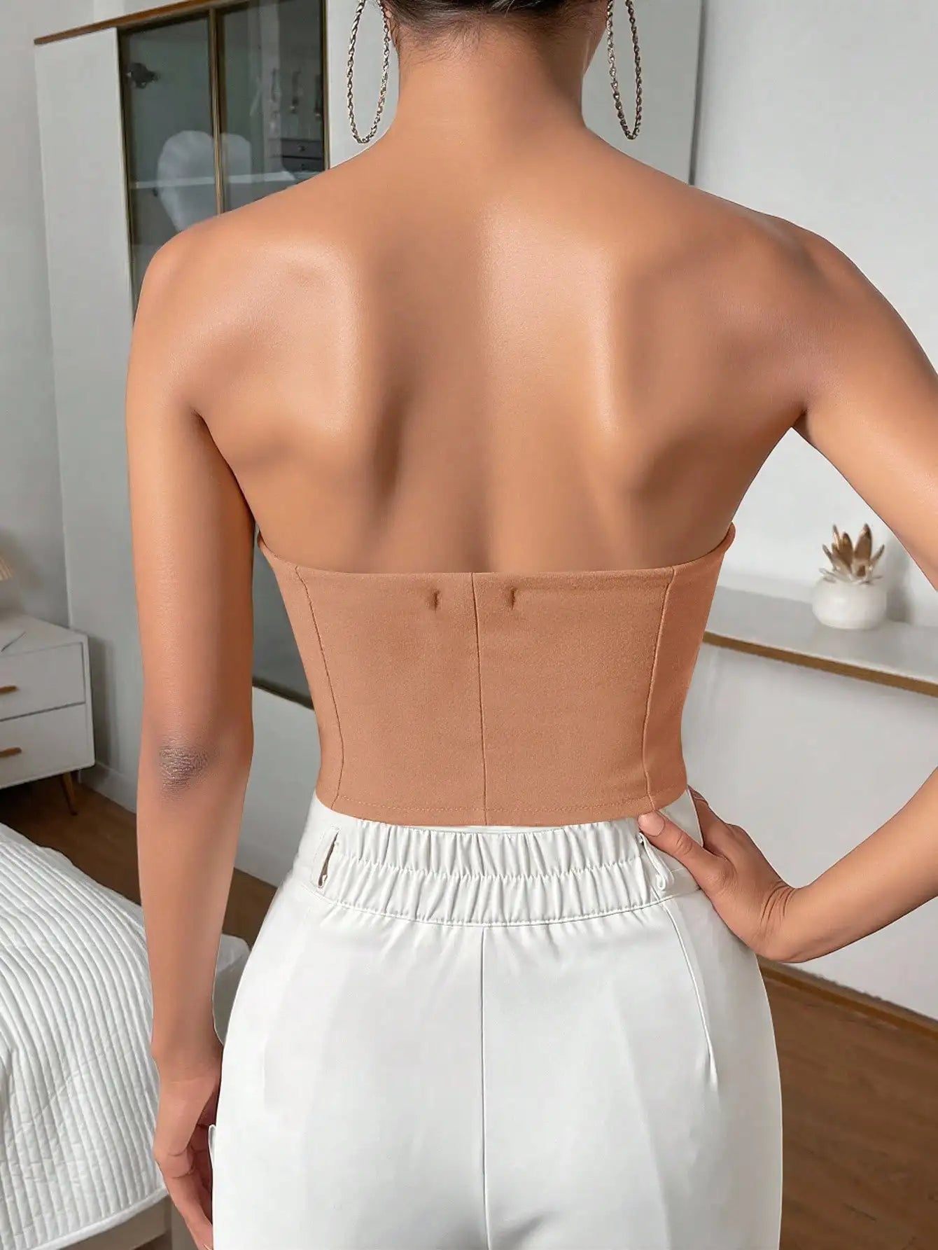 Top corset strapless color camel con varillas y corte ajustado
