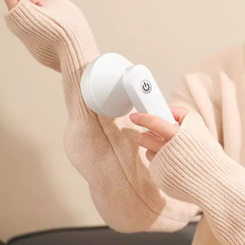 Cortador portátil de pelusas recargable para prendas, muebles y alfombras, elimina eficazmente pelusas y burbujas de pelo. Incluye cable USB.