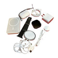 Kit de 6 piezas con reloj inteligente, batería, cargador magnético y audífonos, presentado en caja roja ideal para regalo, perfecto para deporte, música y uso diario, diseño moderno y funcional que combina tecnología y
