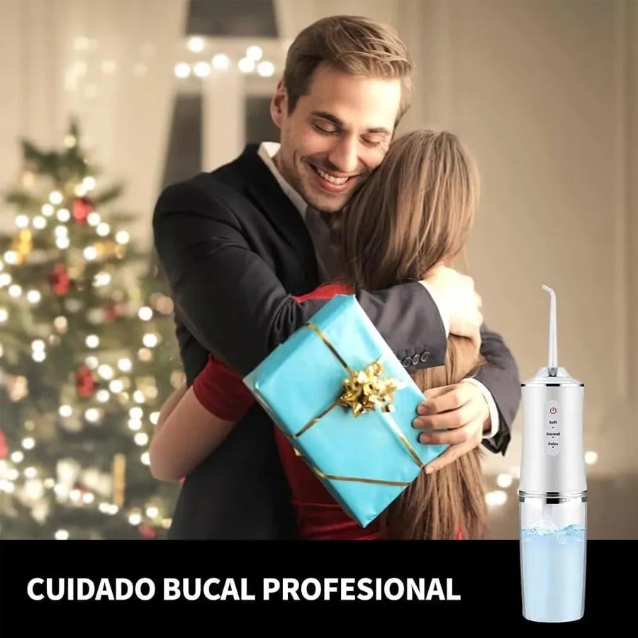 Este enjuague bucal eléctrico recargable tiene 5 boquillas y una puerta usb. El diseño de varias boquillas elimina eficazmente las placas y el mal aliento. Para todos los usuarios, este dispositivo de hilo dental es un