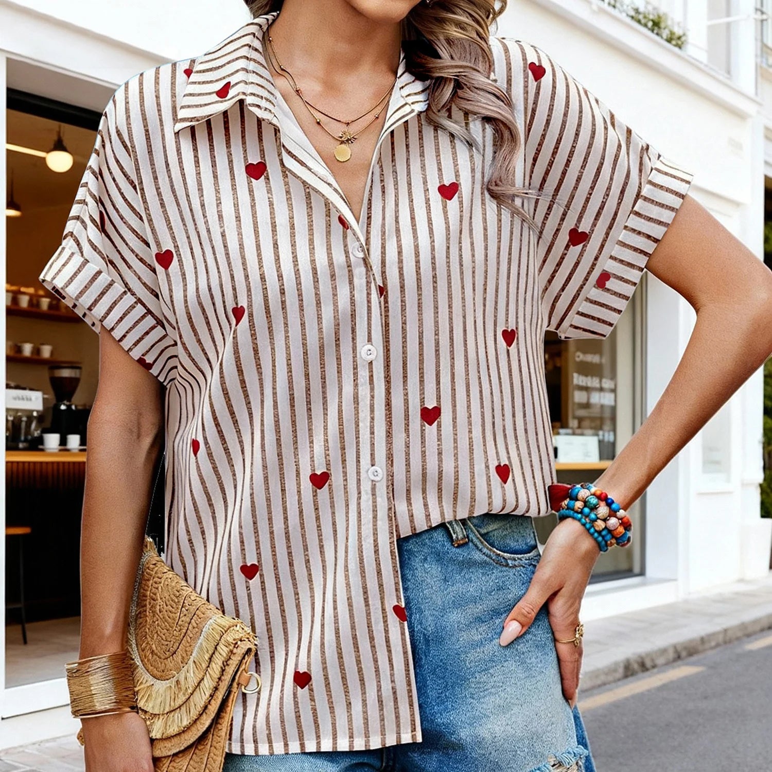 Camisa casual a rayas de manga corta con estampado de corazones y botones delanteros para mujer