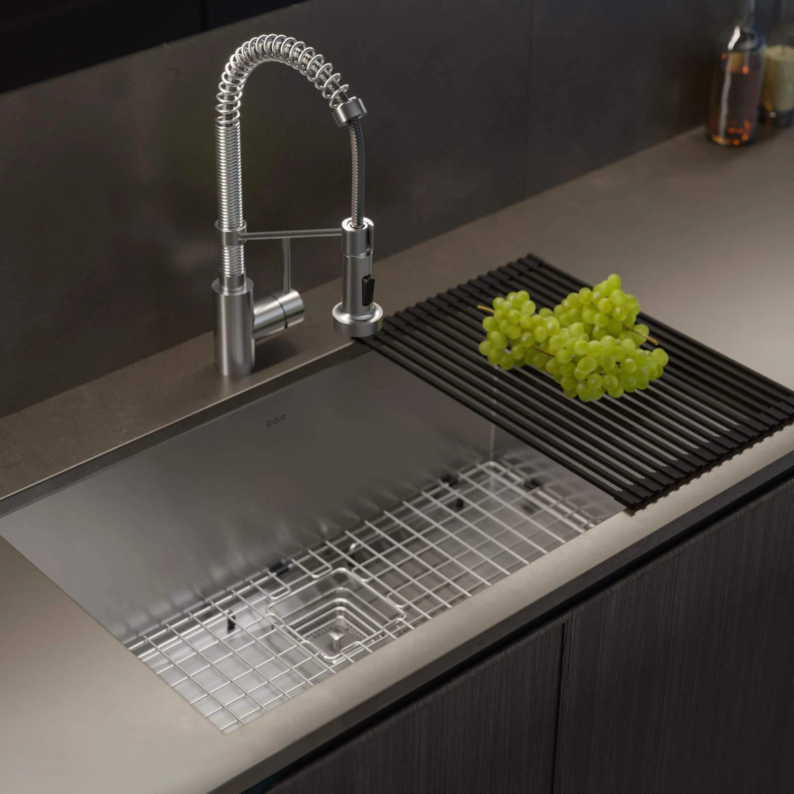Grifo de Cocina Flexible con Resorte y Porta Toallas - Acero Inoxidable Anti-Óxido, Ajuste 360° para Lavabo de Cocina