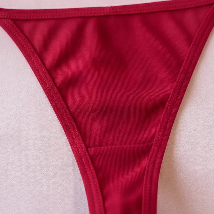 Tanga de Lujo con Ajuste de Cadena de Corazones – Diseño Sexy Premium