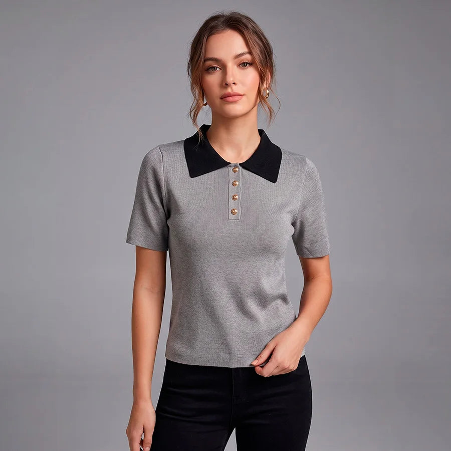 Camiseta Polo de Punto con Cuello en Contraste y Botones Dorados - Estilo Refinado