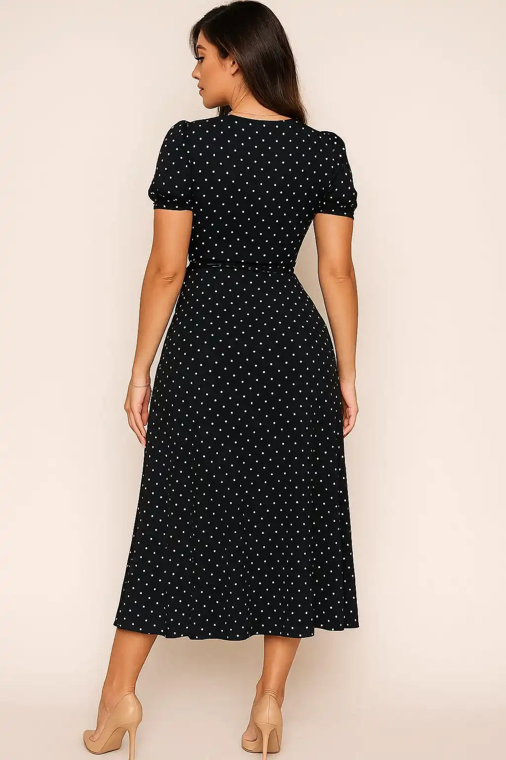 Vestido  midi negro cruzado con lunares blancos elegantes