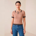 Blusa Polo de Punto Acanalado con Detalles en Contraste y Botones Dorados