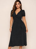 Vestido  midi negro cruzado con lunares blancos elegantes