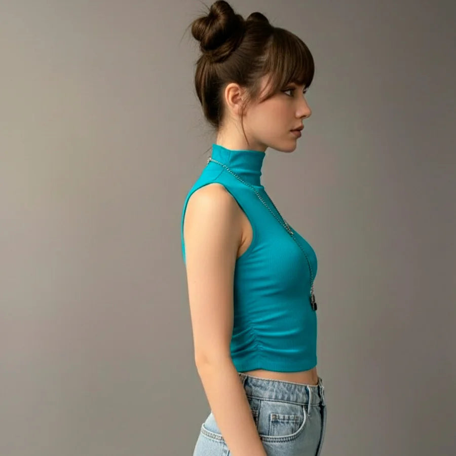 Top "High Neck" con Cadena Incluida – ¡El Look Completo!