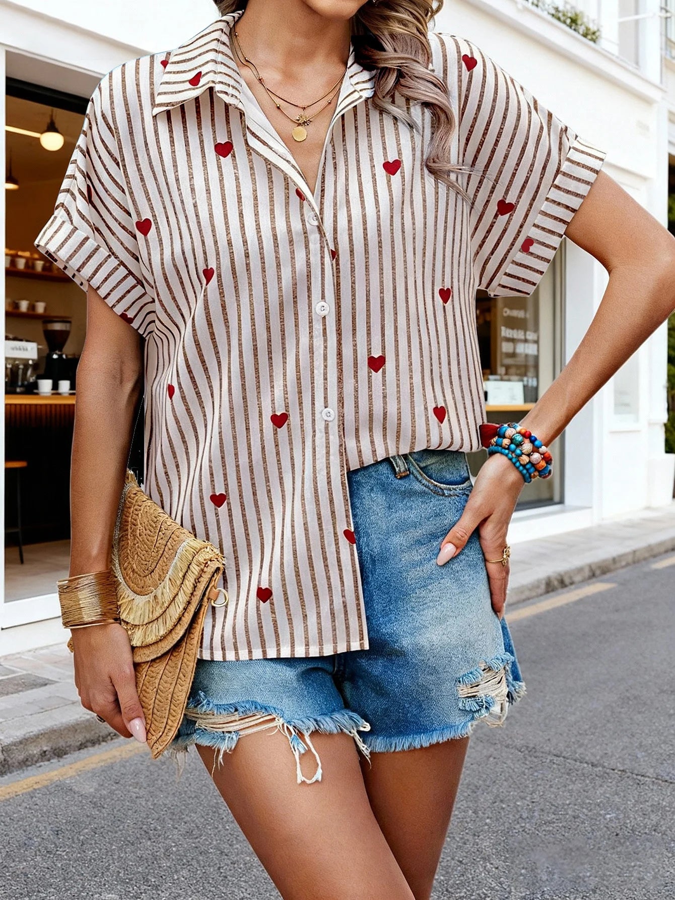 Camisa casual a rayas de manga corta con estampado de corazones y botones delanteros para mujer