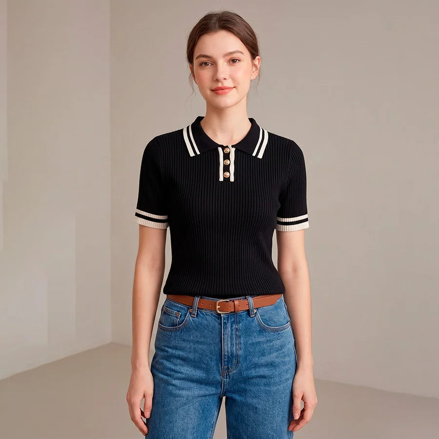 Blusa Polo de Punto Acanalado con Detalles en Contraste y Botones Dorados