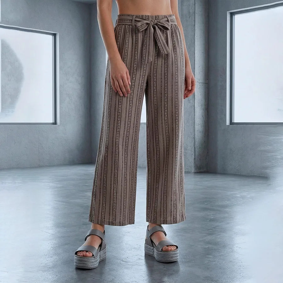 Pantalón Wide Leg con Cinturón de Lazo – Elegancia y Ajuste Perfecto
