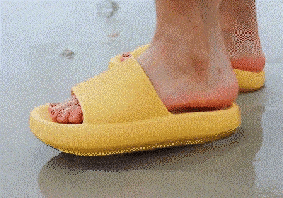 Zapatillas de nube con plataforma gruesa para mujer, sandalias deslizantes con almohada de suela blanda Eva para interior del hogar, chanclas de playa antideslizantes de verano 2025