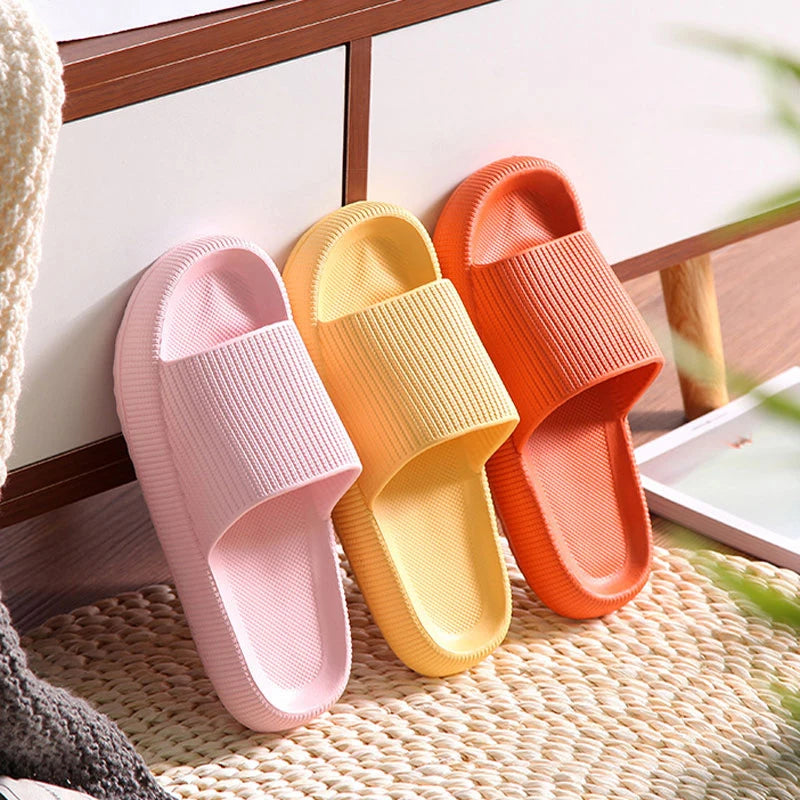 Zapatillas de nube con plataforma gruesa para mujer, sandalias deslizantes con almohada de suela blanda Eva para interior del hogar, chanclas de playa antideslizantes de verano 2025