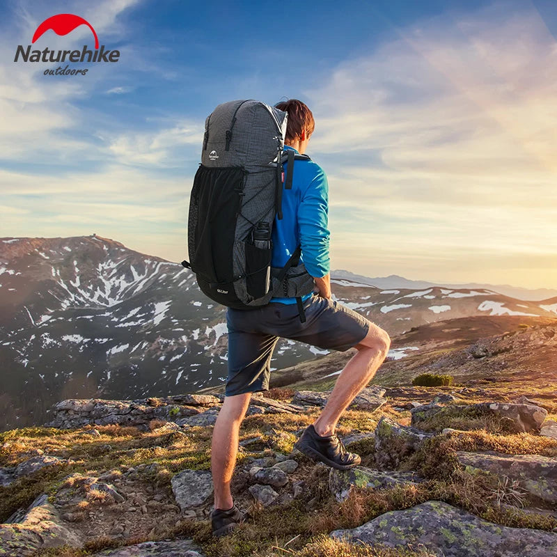 Naturehike 60L + 5LCamping senderismo escalada mochilas Piggyback transpirable ligero alrededor de 1160g con diseño de cubierta de lluvia