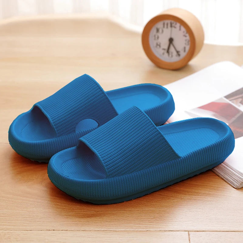 Zapatillas de nube con plataforma gruesa para mujer, sandalias deslizantes con almohada de suela blanda Eva para interior del hogar, chanclas de playa antideslizantes de verano 2025