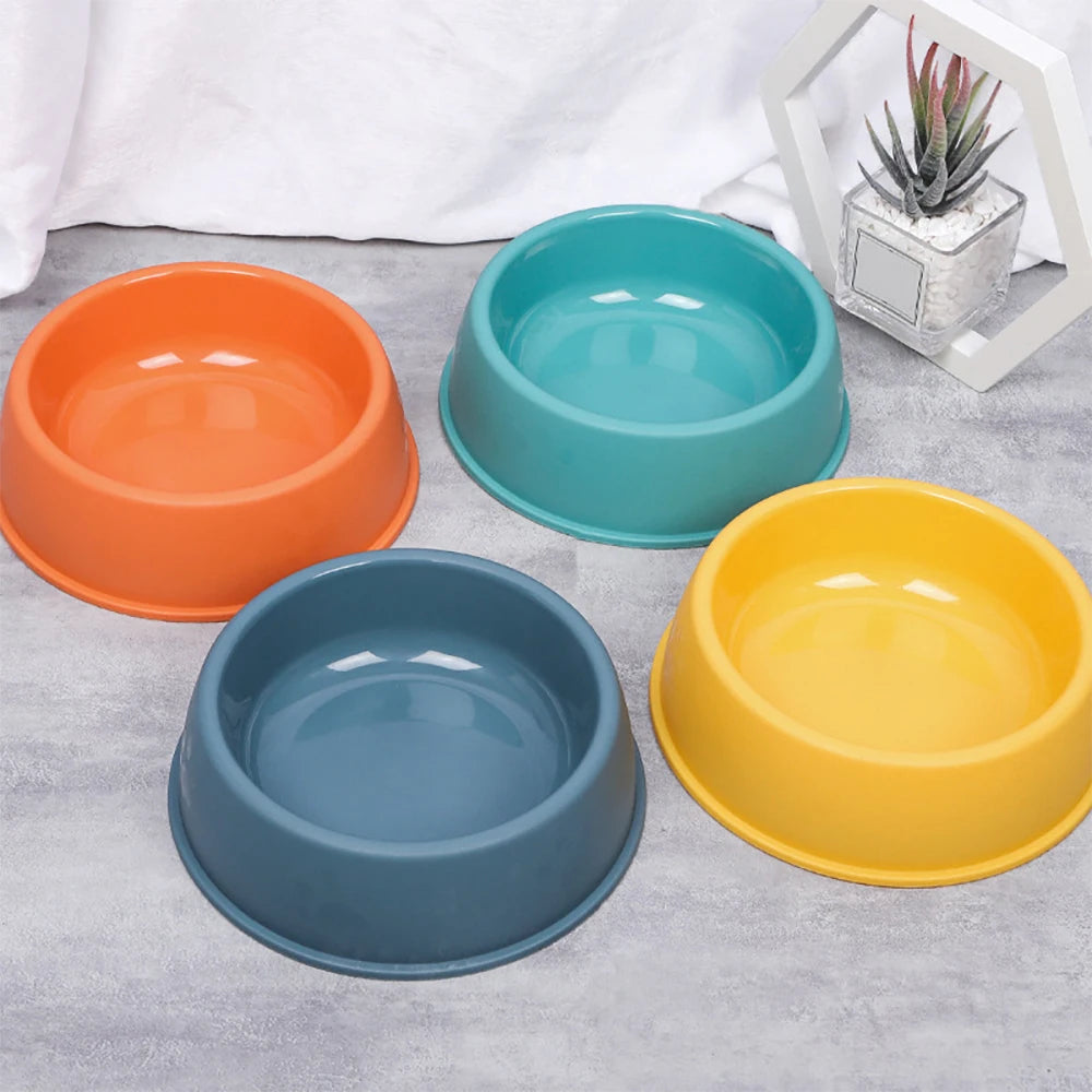 Cuencos de plástico ligero para mascotas, cuencos de Color sólido de alta calidad para perros y gatos pequeños, herramientas de agua de alimentación para mascotas