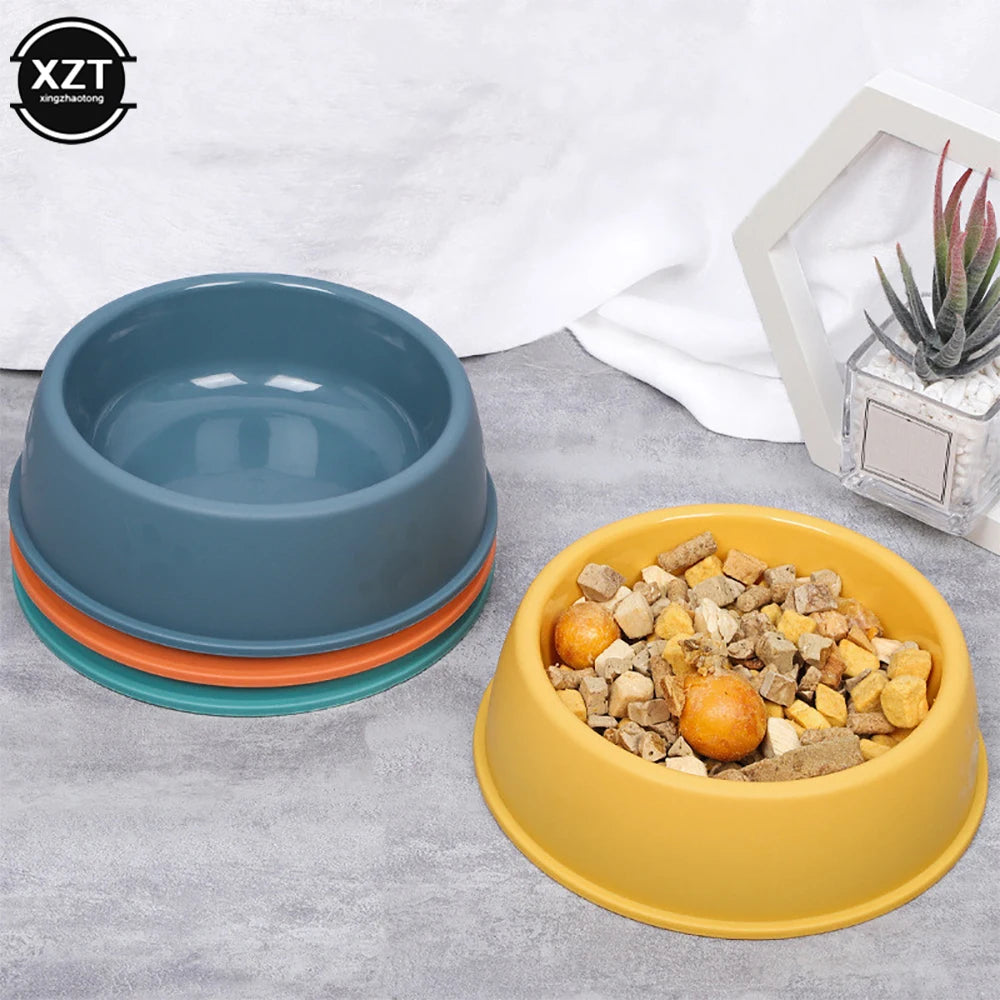Cuencos de plástico ligero para mascotas, cuencos de Color sólido de alta calidad para perros y gatos pequeños, herramientas de agua de alimentación para mascotas