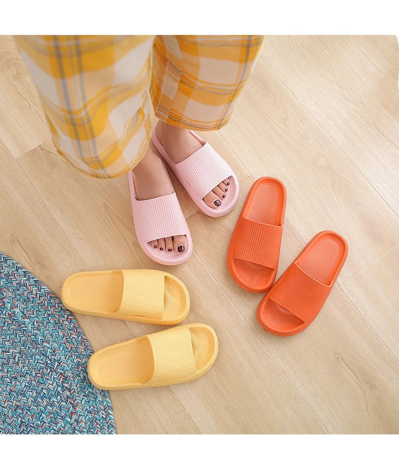 Zapatillas de nube con plataforma gruesa para mujer, sandalias deslizantes con almohada de suela blanda Eva para interior del hogar, chanclas de playa antideslizantes de verano 2025