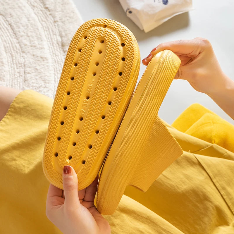 Zapatillas de nube con plataforma gruesa para mujer, sandalias deslizantes con almohada de suela blanda Eva para interior del hogar, chanclas de playa antideslizantes de verano 2025