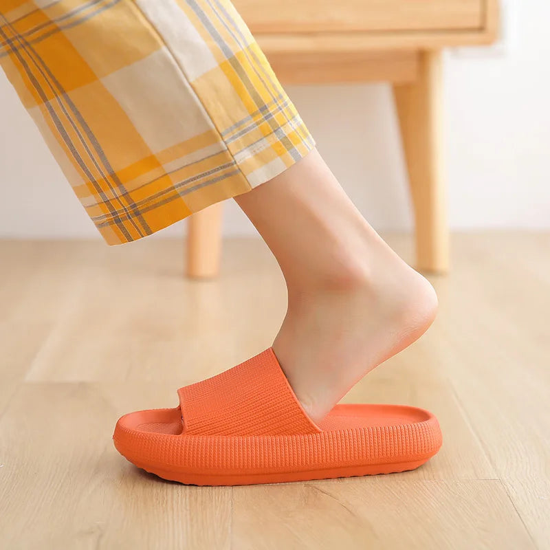 Zapatillas de nube con plataforma gruesa para mujer, sandalias deslizantes con almohada de suela blanda Eva para interior del hogar, chanclas de playa antideslizantes de verano 2025