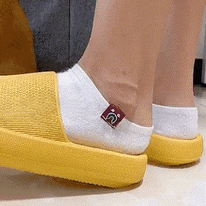 Zapatillas de nube con plataforma gruesa para mujer, sandalias deslizantes con almohada de suela blanda Eva para interior del hogar, chanclas de playa antideslizantes de verano 2025
