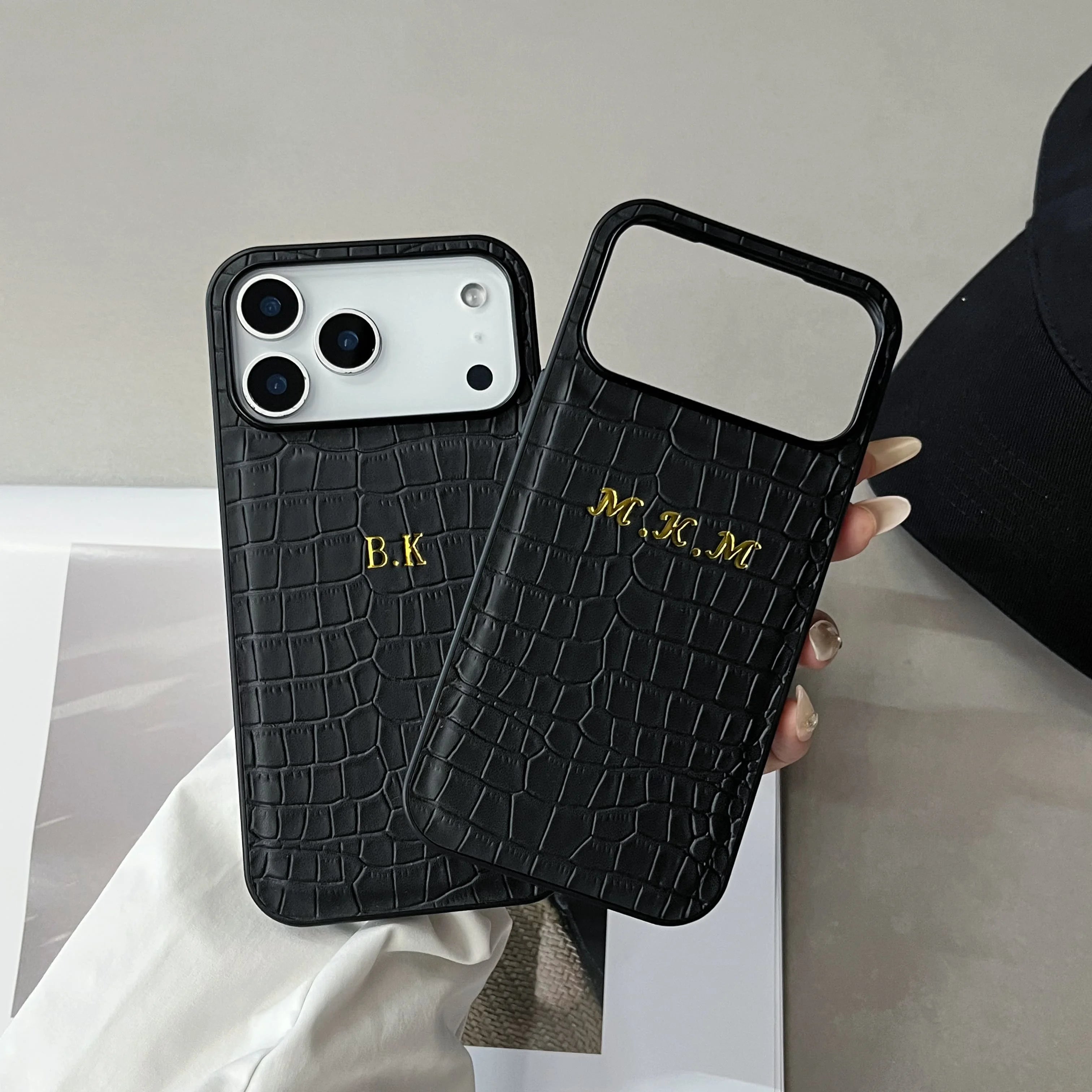 Funda de piel sintética con patrón de cocodrilo clásico con nombre personalizado de lujo para iPhone 17 16 15 14 13 12 11 Pro Max 17 estampado de lámina caliente de aire