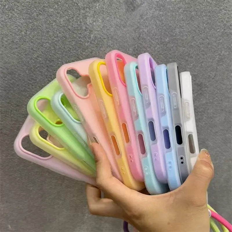 Funda de teléfono transparente de caramelo mate suave para iPhone 17 16 Pro Max 15 14 13 12 11 XS X 7 8 Plus 16e cubierta de cordón con correa para muñeca