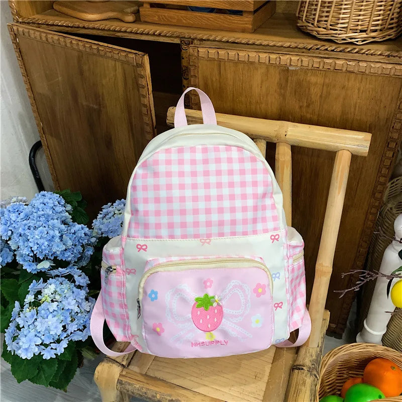 Mochila escolar ligera de nailon a cuadros para niña, bonita mochila impermeable con bordado de fresa Kawaii para ir al trabajo