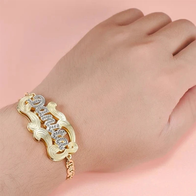 DHQH Pulsera de dos tonos con nombre personalizado, placa con nombre de soldadura con letras personalizadas, joyería de acero inoxidable, regalo de cumpleaños para amigos