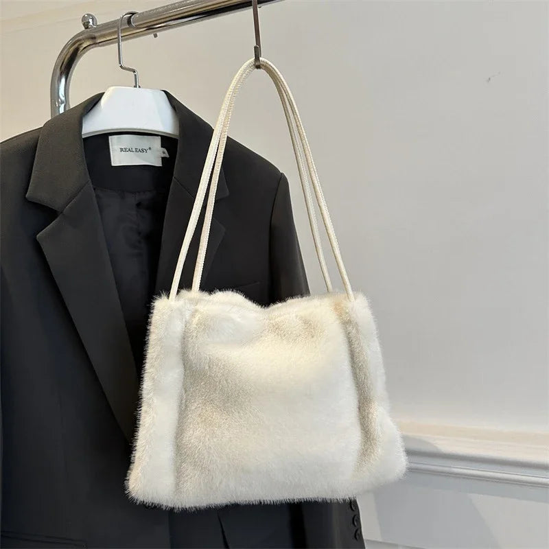 Nuevo bolso de mano de felpa para Otoño e Invierno, bolso de compras cruzado con cadena de Color sólido versátil, bolsos de mensajero con cadena de nuevo diseño para mujer