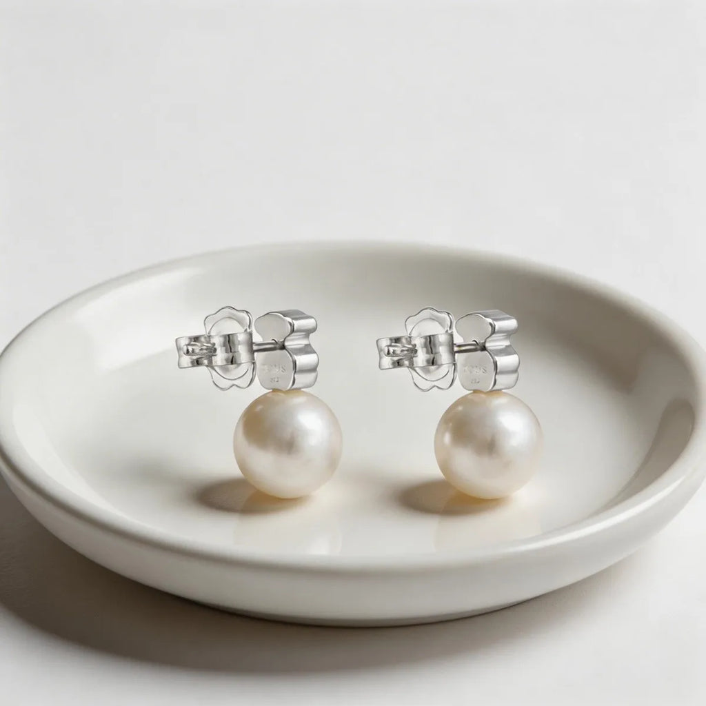 Colección de Pendientes Modernos en Oro y Plata con Detalles de Perlas y Piedras Preciosas |   Joyería Minimalista