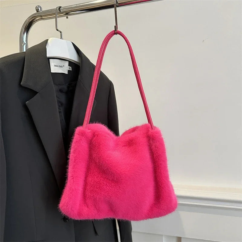 Nuevo bolso de mano de felpa para Otoño e Invierno, bolso de compras cruzado con cadena de Color sólido versátil, bolsos de mensajero con cadena de nuevo diseño para mujer