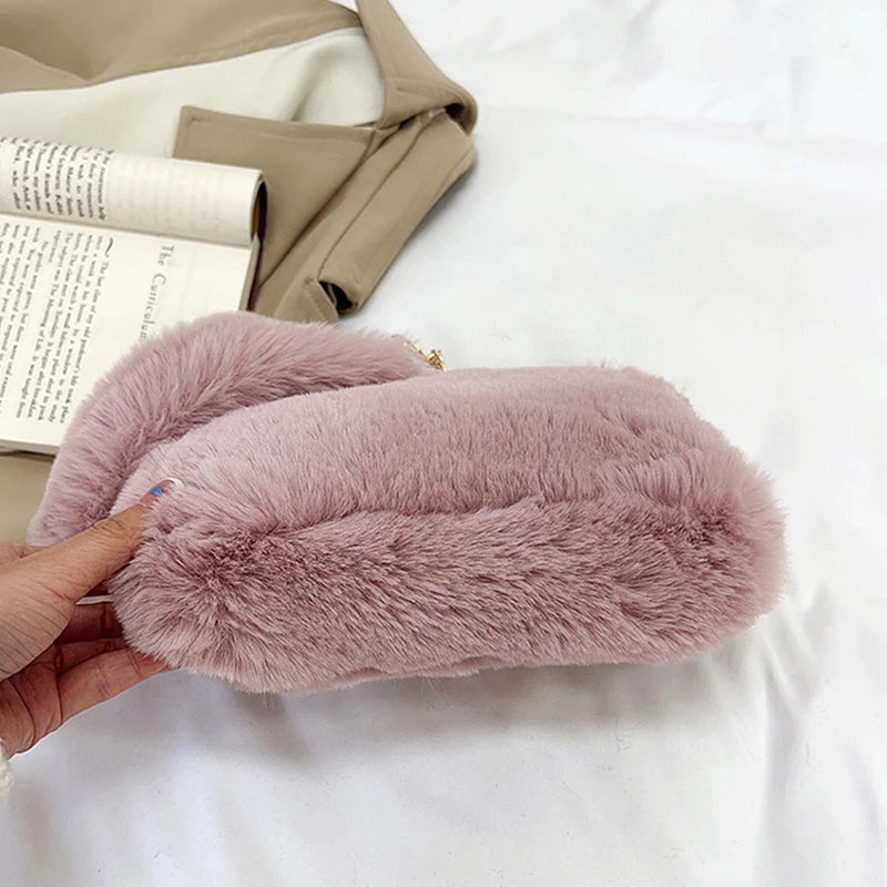 Bolso de mano de piel sintética de felpa para otoño e invierno, bandolera pequeña con cadena cuadrada, bolso de compras cálido y esponjoso a la moda