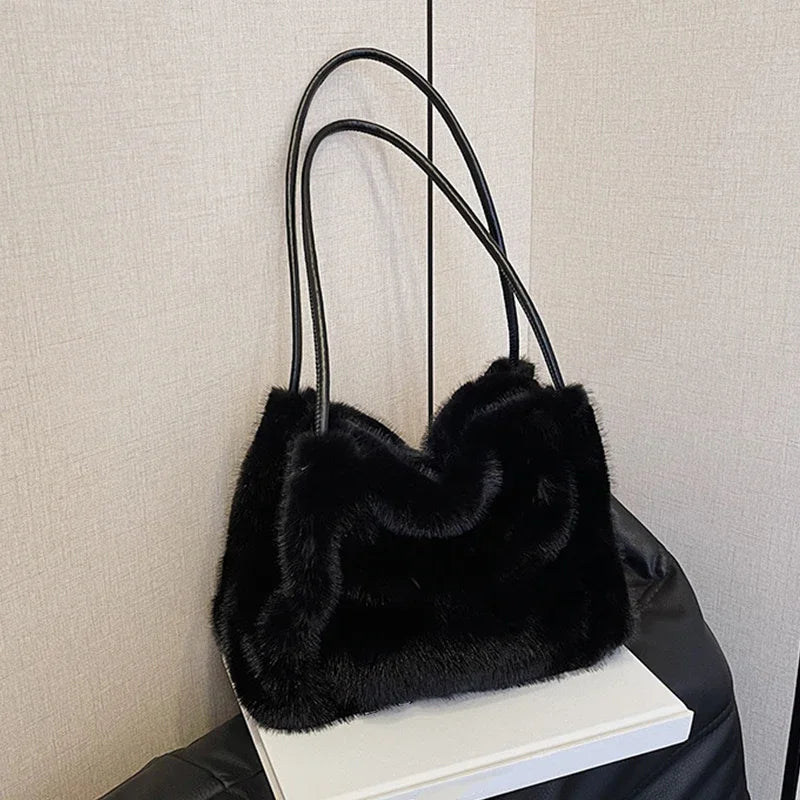 Nuevo bolso de mano de felpa para Otoño e Invierno, bolso de compras cruzado con cadena de Color sólido versátil, bolsos de mensajero con cadena de nuevo diseño para mujer