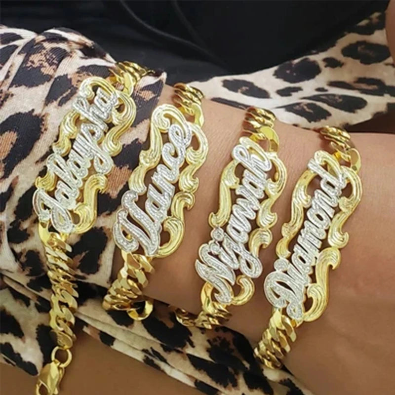 DHQH Pulsera de dos tonos con nombre personalizado, placa con nombre de soldadura con letras personalizadas, joyería de acero inoxidable, regalo de cumpleaños para amigos