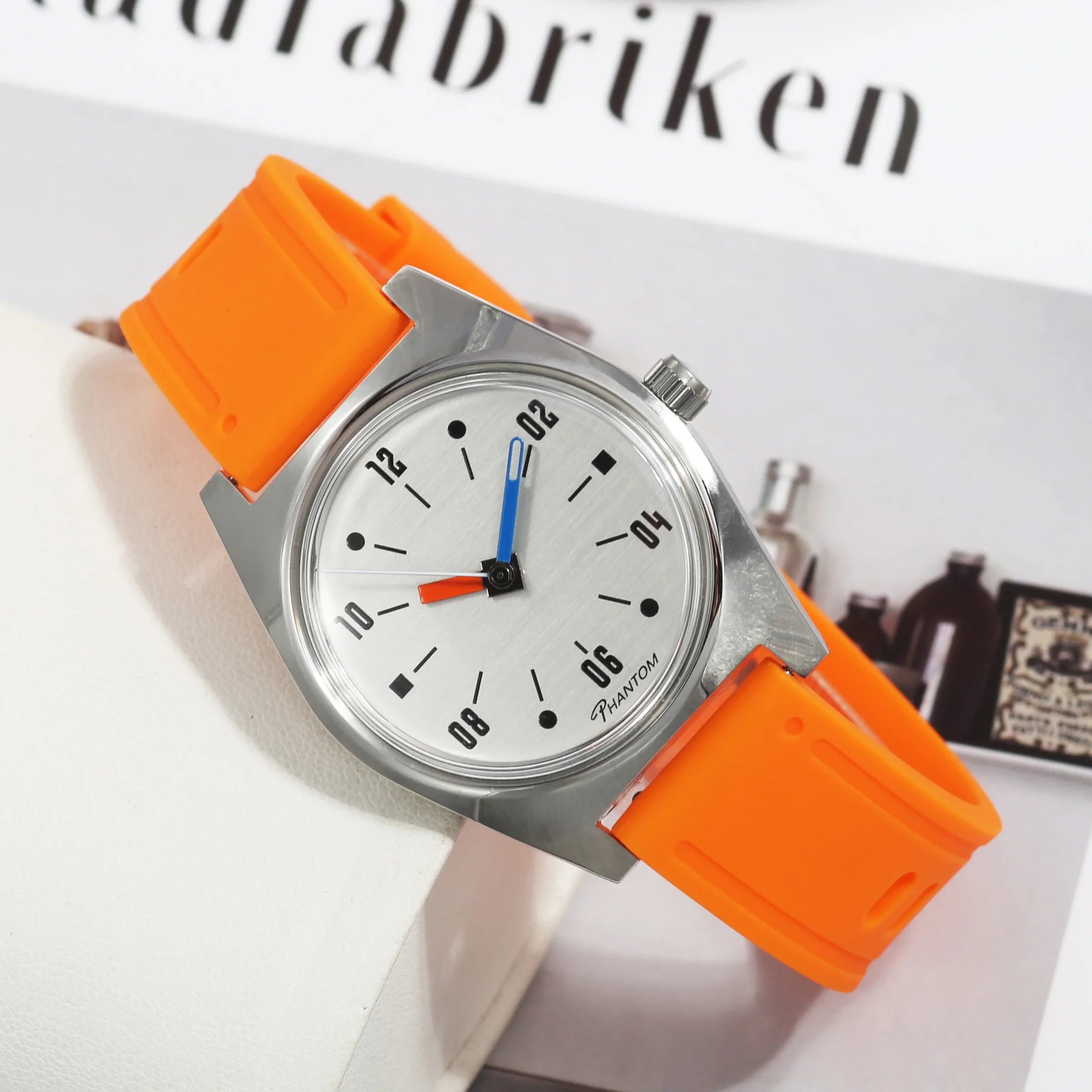 Un regalo pensado. Movimiento de cuerda manual de 36 mm. Reloj mecánico favorito de los hombres jóvenes con un diseño Bauhaus moderno.