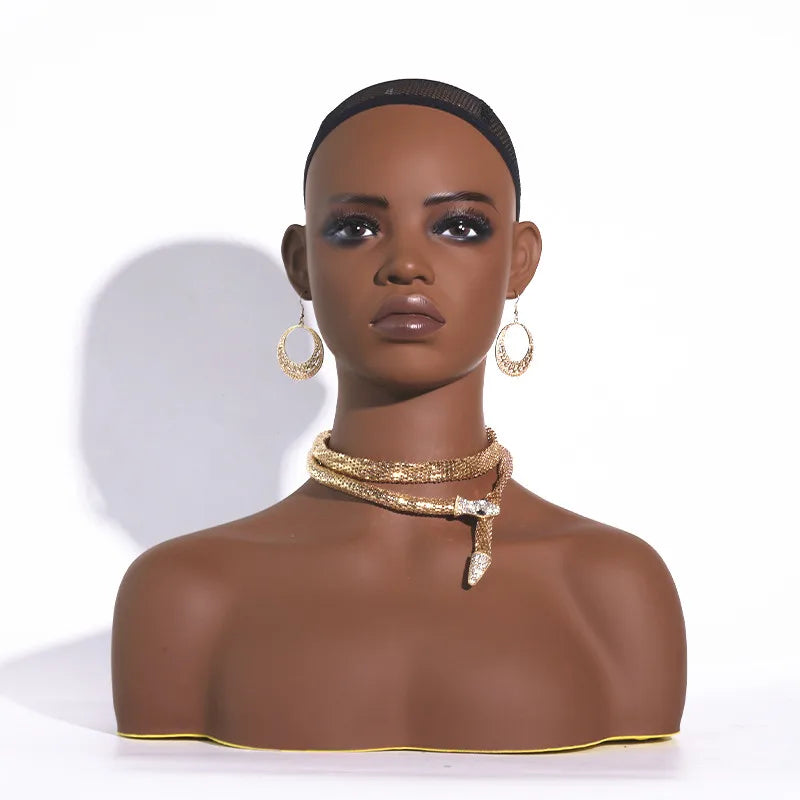 Cabeza de maniquí femenina realista con hombros, labio más completo, pestañas, agujeros para las orejas, cabeza de maniquí de maquillaje africano, busto, soporte para cabeza de peluca