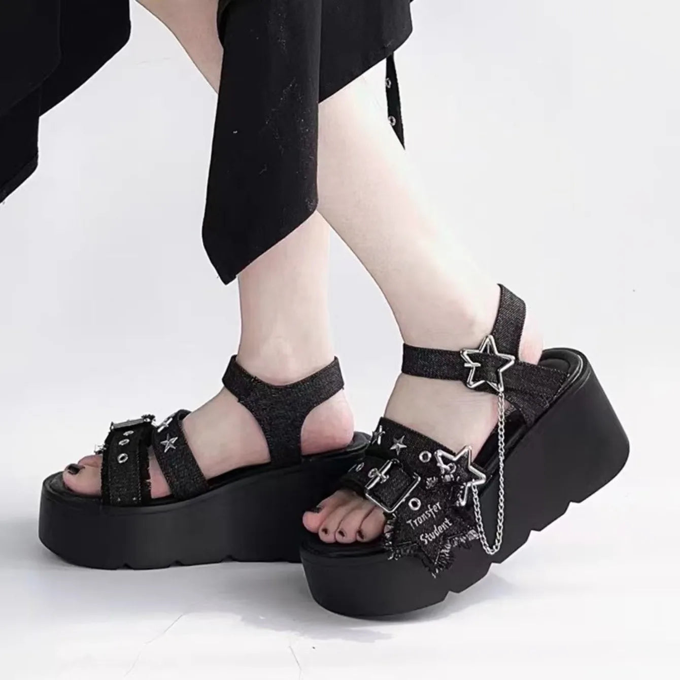 Sandalias De plataforma con hebilla a la moda para Mujer, zapatos góticos De verano con decoración De cadena, Sandalias De Tacón De Cuña con parte inferior gruesa, Sandalias De Mujer