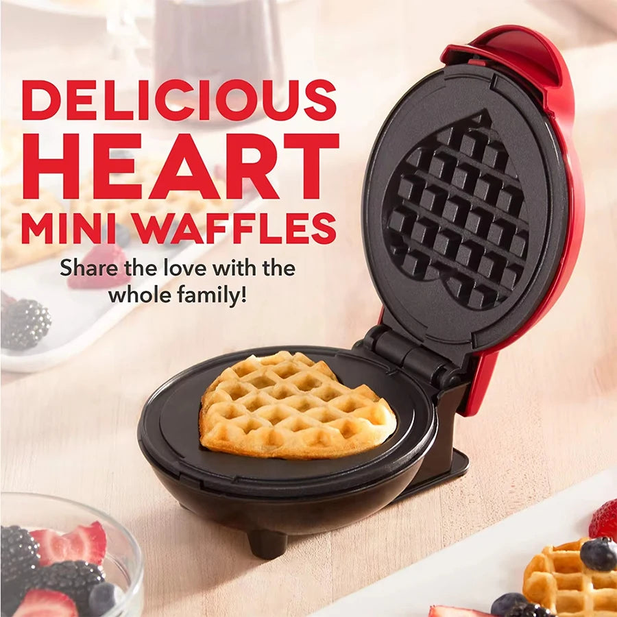 Una mini waflera portátil familiar con forma de corazón, una pequeña waflera con forma de corazón, para hacer waffles con forma de corazón y papas fritas con forma de corazón para el desayuno.