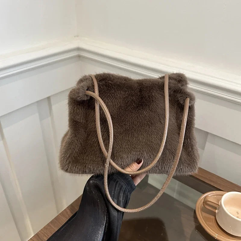 Nuevo bolso de mano de felpa para Otoño e Invierno, bolso de compras cruzado con cadena de Color sólido versátil, bolsos de mensajero con cadena de nuevo diseño para mujer