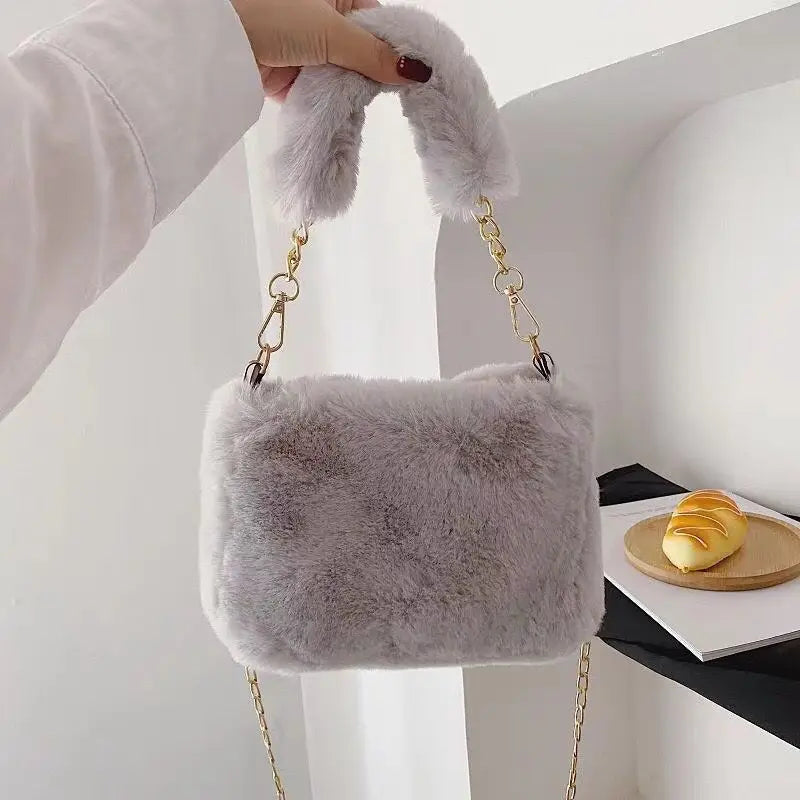 Bolso de mano de piel sintética de felpa para otoño e invierno, bandolera pequeña con cadena cuadrada, bolso de compras cálido y esponjoso a la moda