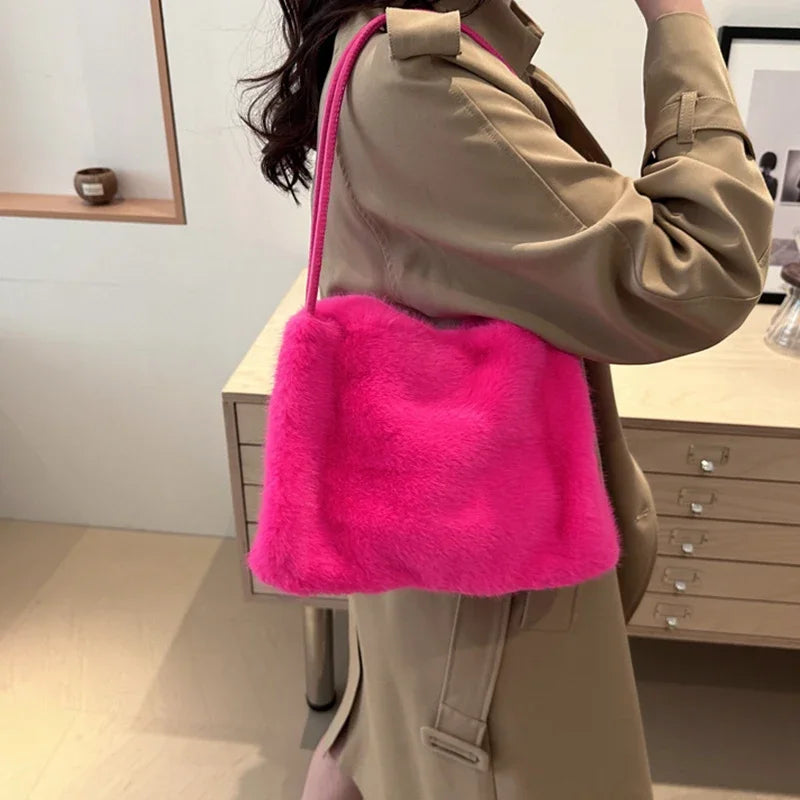 Nuevo bolso de mano de felpa para Otoño e Invierno, bolso de compras cruzado con cadena de Color sólido versátil, bolsos de mensajero con cadena de nuevo diseño para mujer