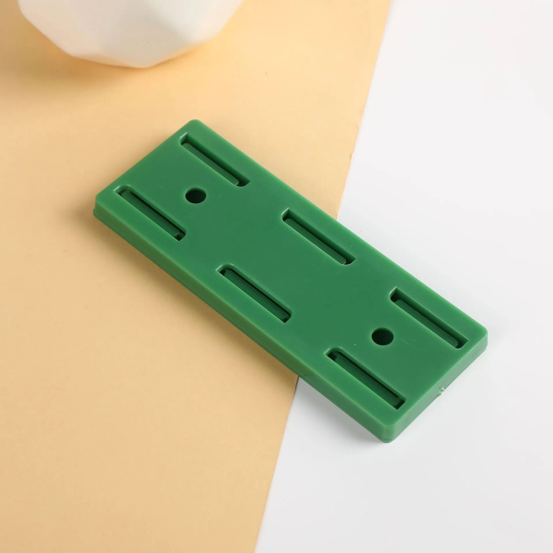 Soporte montado en la pared, fijador de enchufe sin perforaciones, fijador de enchufe autoadhesivo, soporte para regleta de alimentación, estante organizador de cables