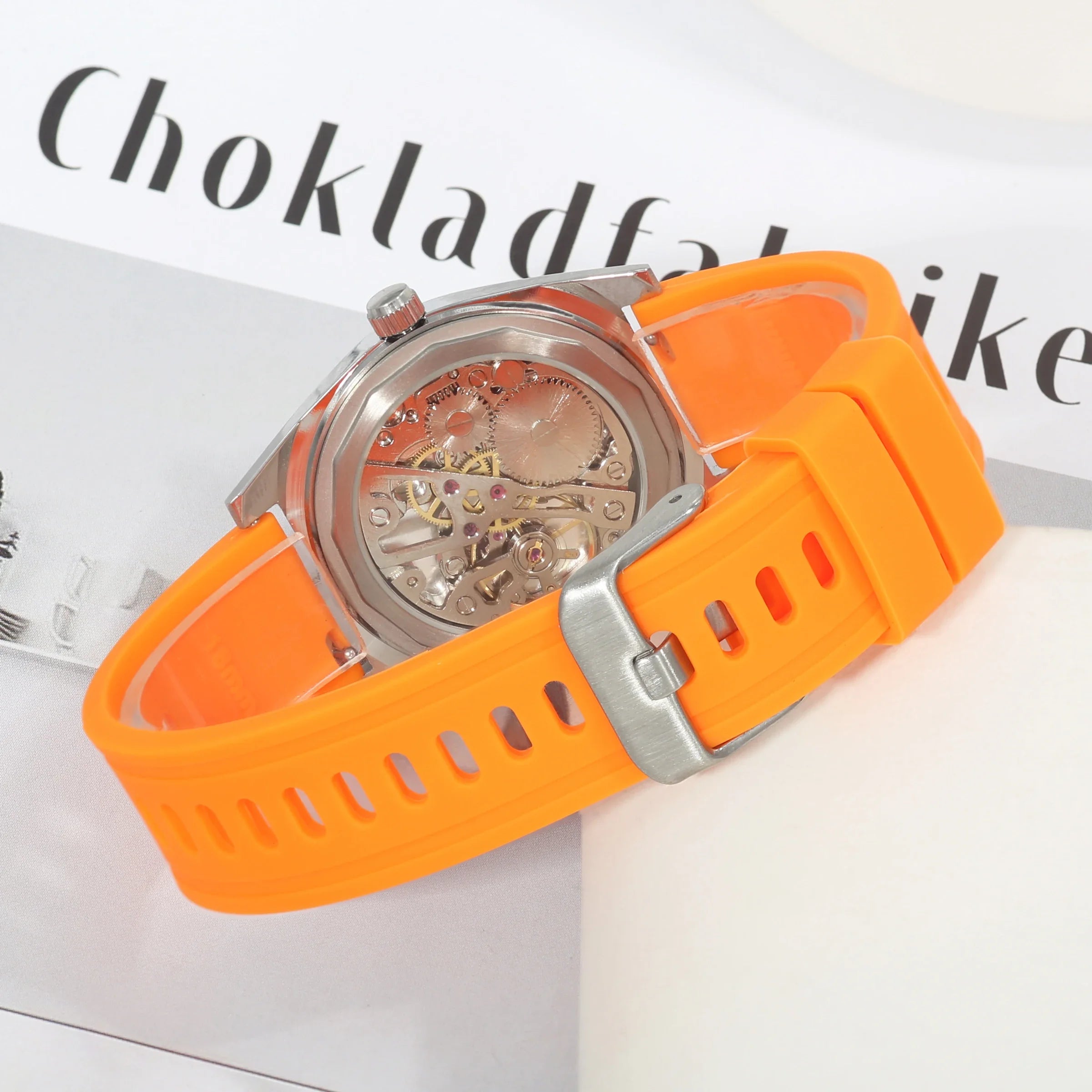 Un regalo pensado. Movimiento de cuerda manual de 36 mm. Reloj mecánico favorito de los hombres jóvenes con un diseño Bauhaus moderno.