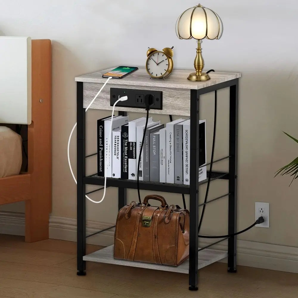 Mesa de Noche para Recámara con Estación de Carga, 2 Enchufes y 2 Puertos USB, Mesa de Noche Retro, Mueble