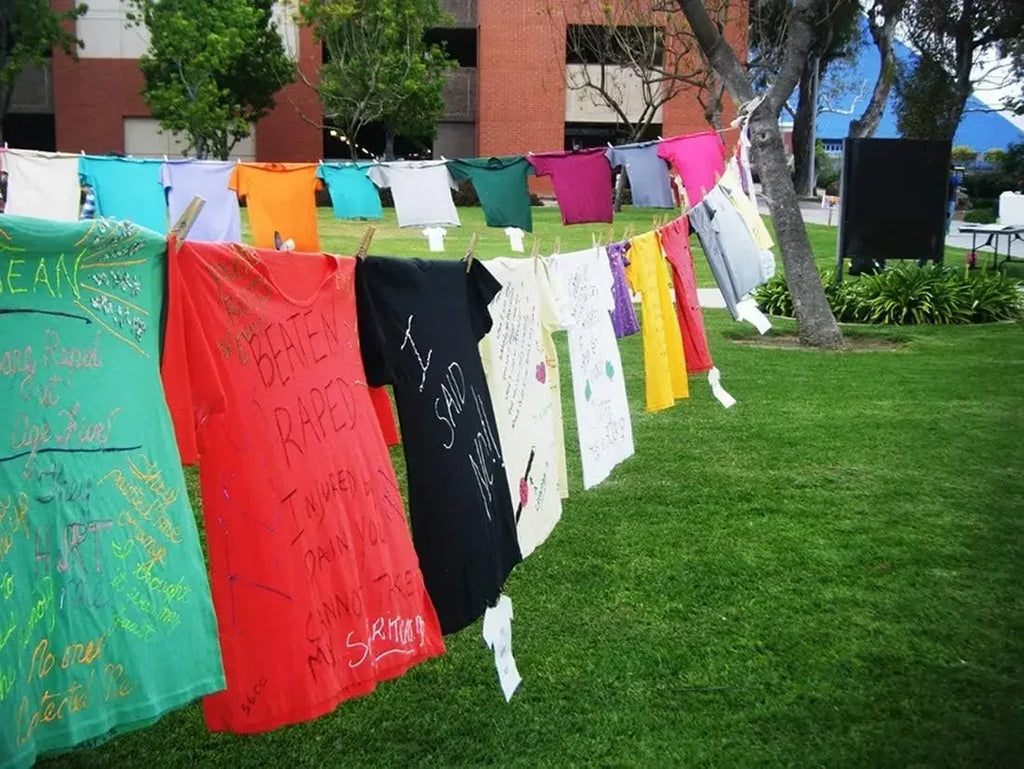 Cuerda de lavandería portátil a prueba de viento con núcleo de alambre de acero para secar ropa, ideal para camping y viajes al aire libre, con doble mosquetón.