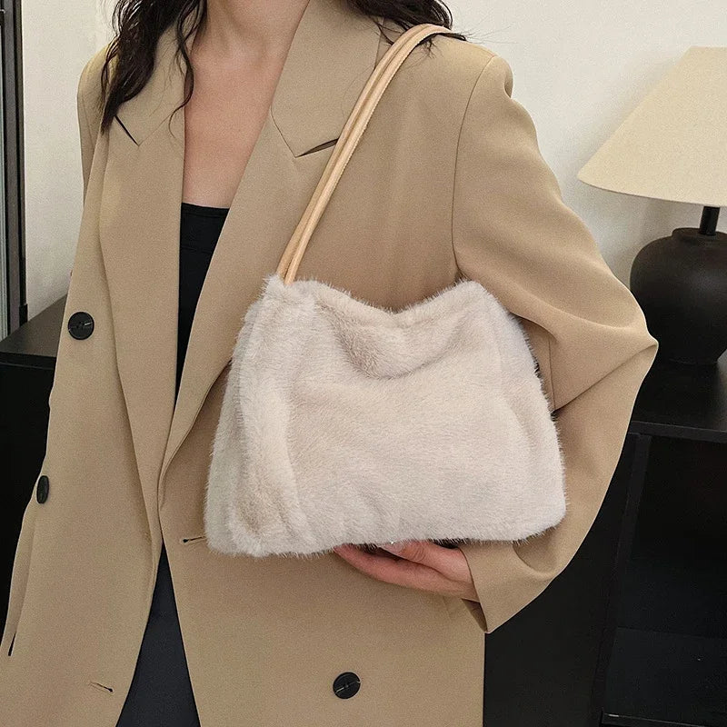 Nuevo bolso de mano de felpa para Otoño e Invierno, bolso de compras cruzado con cadena de Color sólido versátil, bolsos de mensajero con cadena de nuevo diseño para mujer