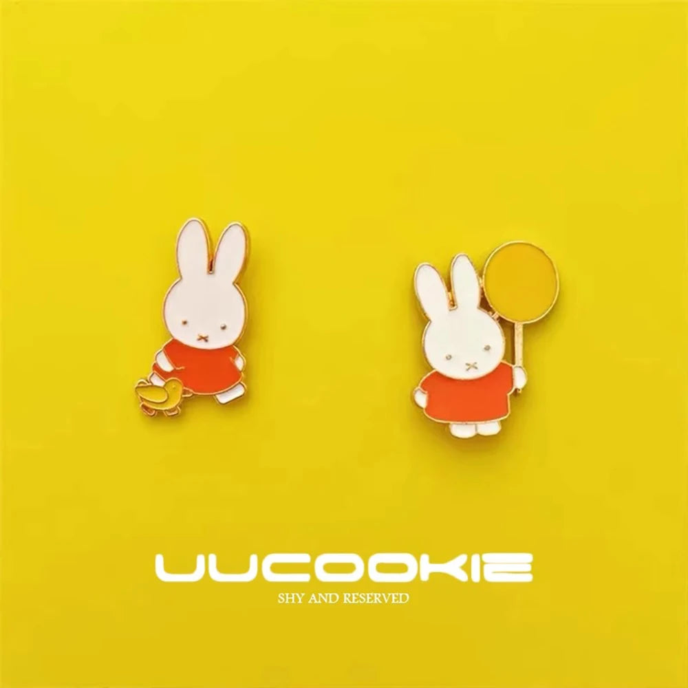 Broche Kawaii Miffy, bonito Pin esmaltado para solapa, accesorios de Metal, sombrero, ropa, mochila, decoración, regalo para niña