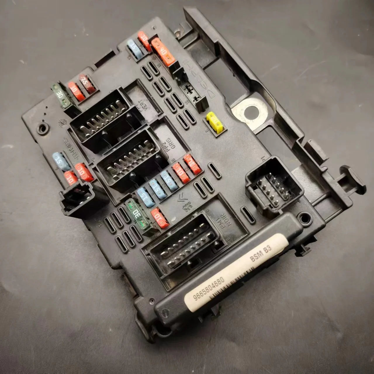 Caja de fusibles de capó auténtica usada, controlador de montaje de unidad BSM R05 9666700480 para Peugeot 307 308 408 Citroen C4 Berlingo